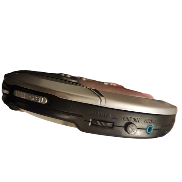 Durabrand CD 916 Portable Player and Caselogic Case - Picture 8 of 16